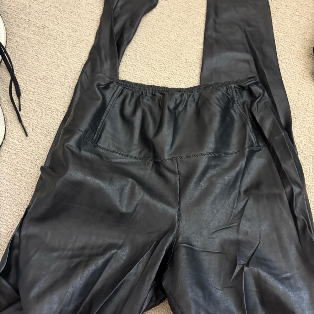 Wilfred Black leather leggings with Elastic Waist